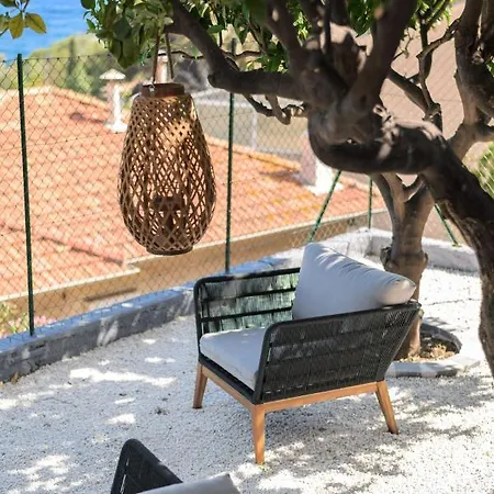 Apartment Proche Monaco, Vue Mer, Acces Et Jardin Privatif