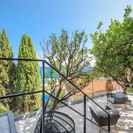 Proche Monaco, Vue Mer, Acces Et Jardin Privatif *