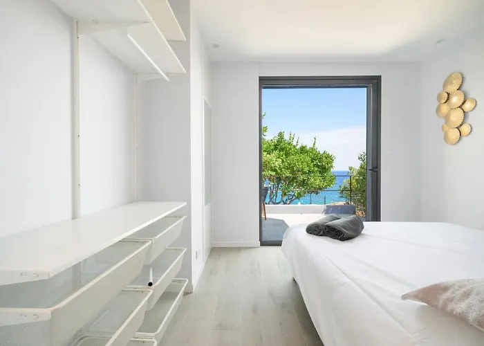 Διαμέρισμα Proche Monaco, Vue Mer, Acces Et Jardin Privatif *