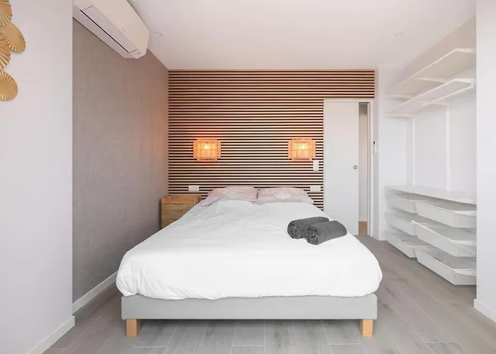 Διαμέρισμα Proche Monaco, Vue Mer, Acces Et Jardin Privatif *