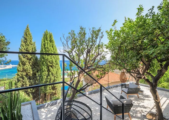 Proche Monaco, Vue Mer, Acces Et Jardin Privatif *