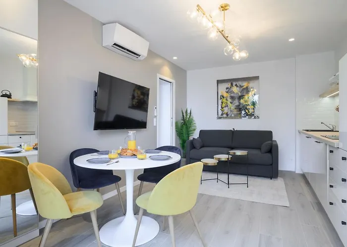 Proche Monaco, Vue Mer, Acces Et Jardin Privatif *